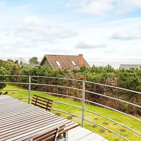 Handrup Sleeps 8 Holiday home Ebeltoft