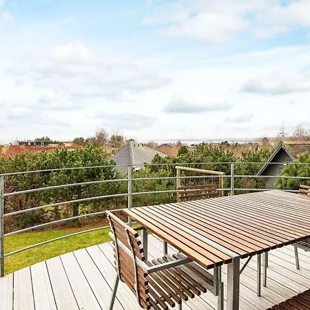 Handrup Sleeps 8 Holiday home Ebeltoft
