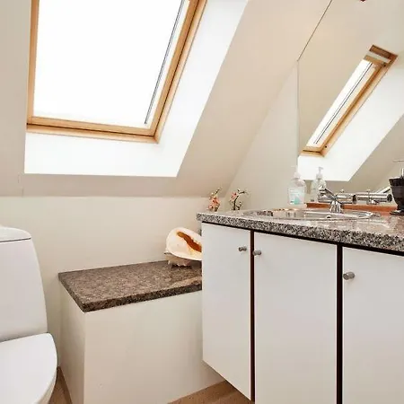 Handrup Sleeps 8 Holiday home Ebeltoft